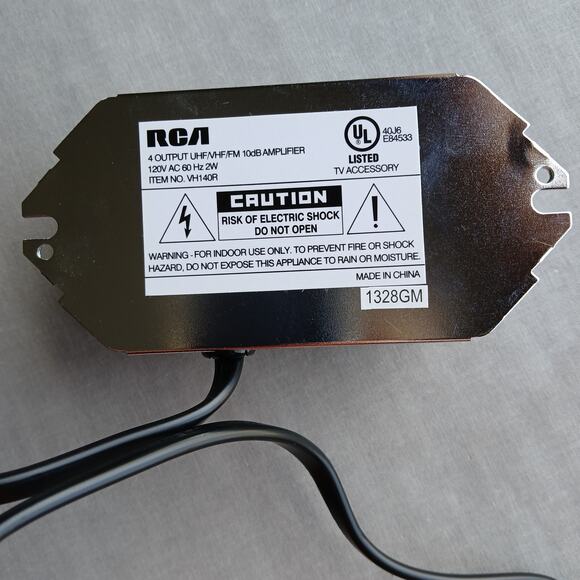RCA 4 output UHF/VHF/FM 10dB Amplifier 120VAC 60Hz 2W item no. VH140R 50-900MHz - Picture 3 of 4